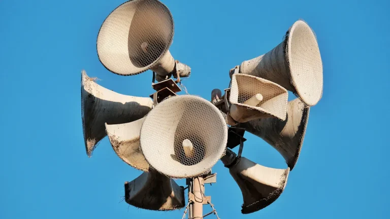 The relationship between speaker power and volume