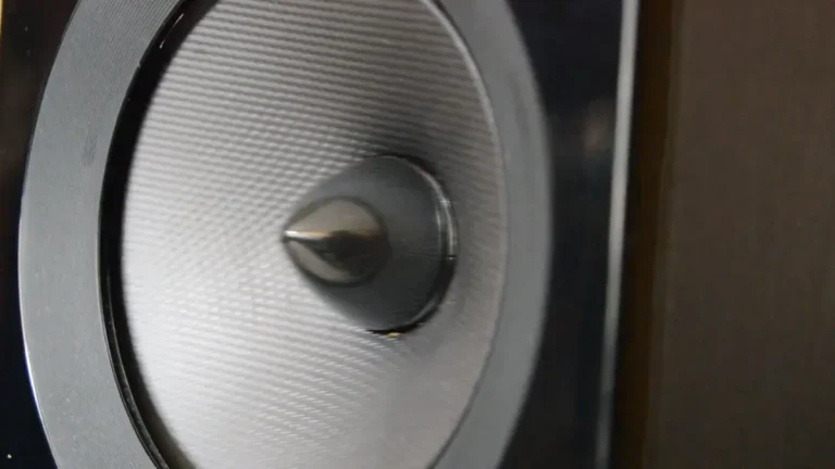 The difference between full-range speakers and mid-range speakers