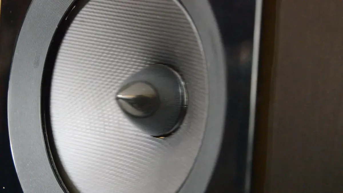 The difference between full-range speakers and mid-range speakers